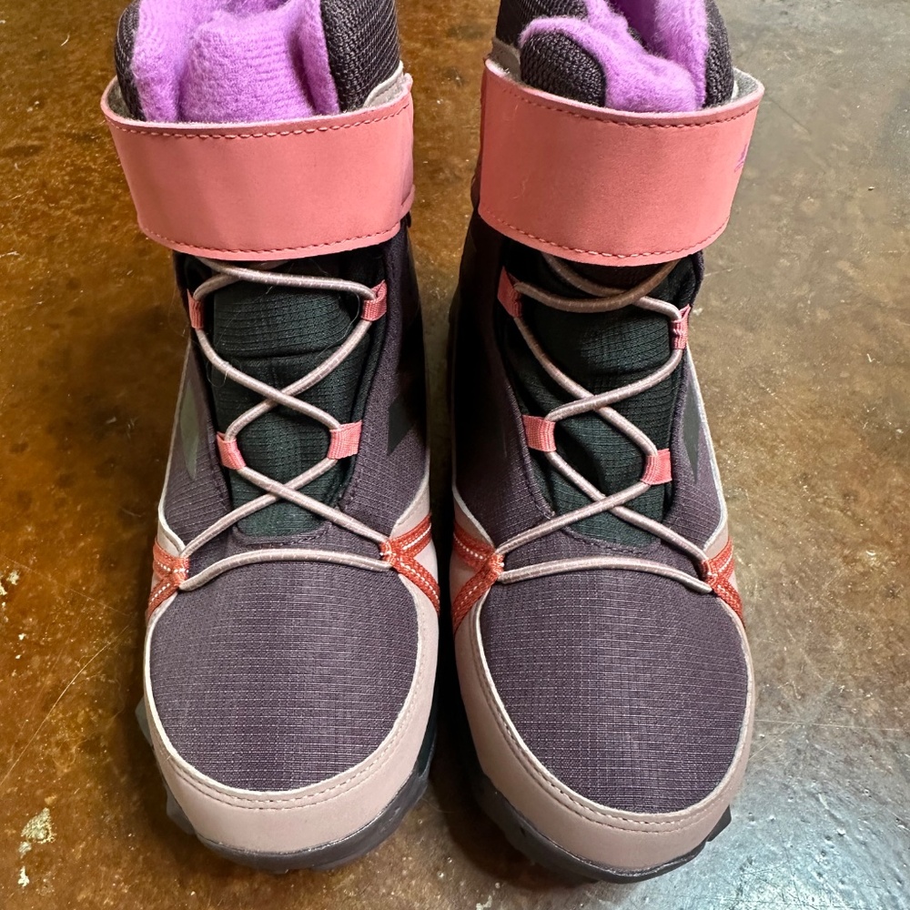 Girls Adidas Snow Boots - Picture 3 of 6